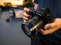 Die Panasonic Lumix G9 II kann 75 Fotos pro Sekunde aufnehmen. (Bild: Panasonic)