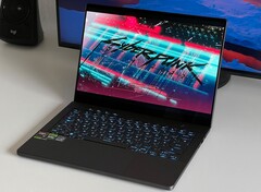 Mit AMD Ryzen 9 und RTX 4070 ist das Asus ROG Zephyrus G14 derzeit für stark reduzierte 1.848 Euro im Angebot (Bildquelle: Andreas Osthoff)