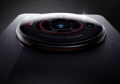 Das Nubia Z50S Pro packt drei Kameras in ein rundes Modul. (Bild: Nubia)