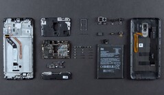 Das Teardown-Video des Pocophone F1 gewährt nicht nur einen Blick auf die integrierte Heatpipe.