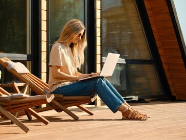 Mit Gewinn lässt sich das System etwa im mobilen Home-Office nutzen (Bildquelle: Devolo)