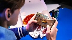 Samsungs AMOLED-Displays in der Galaxy S23-Serie sind im Vergleich zu den Vorgängern um bis zu 16 Prozent energiesparender. (Bild: Samsung)